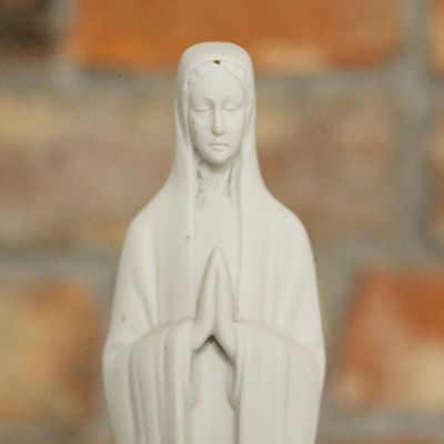 Antyczna figura Matki Boskiej z biskwitu