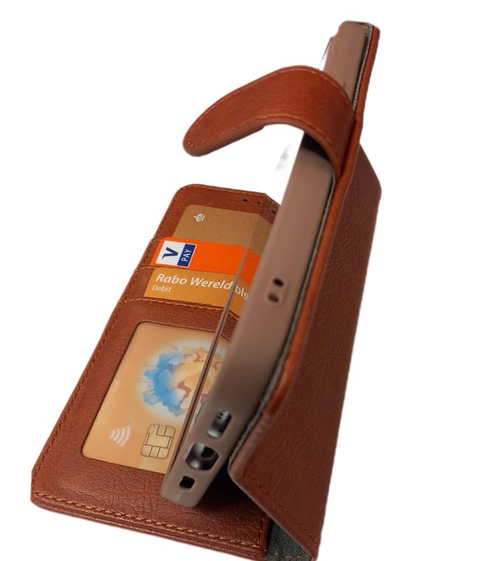 IPhone 11 bruine  boek hoesje met  kaarthouder en magnetische sluiting