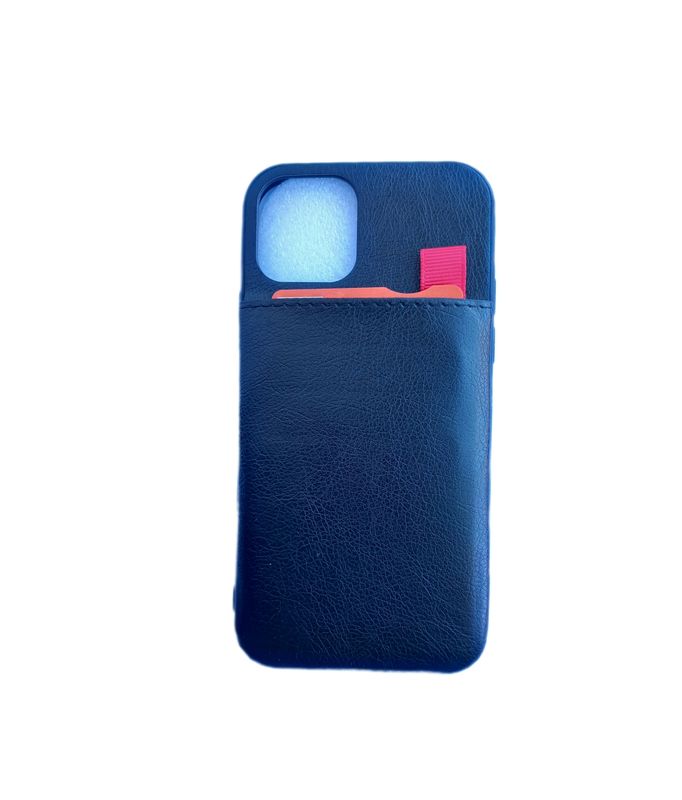 Iphone 11pro -Zwarte hoesje met 3 pasjes houder gemaakt van een hoge kwaliteit kunstleer.