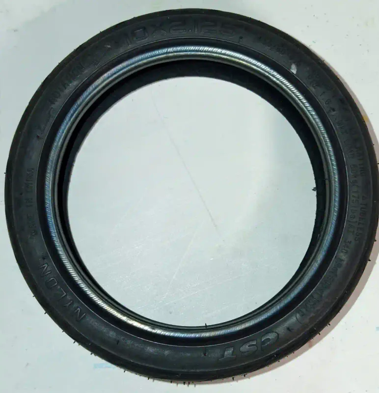 CST 10x2.125 Tubeless Reifen