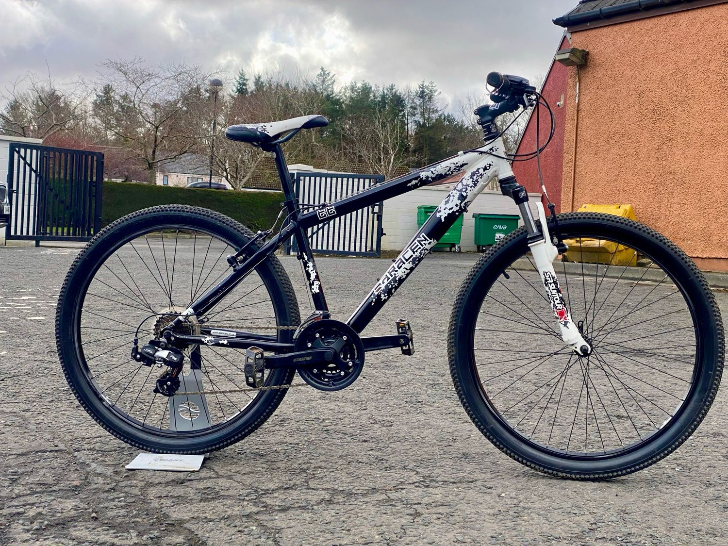 ​Saracen Tufftrax Mountain Bike