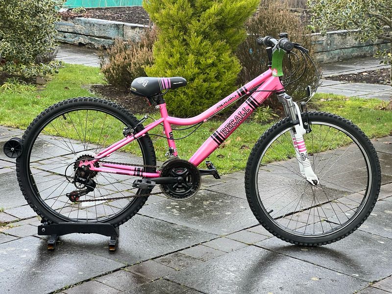 Apollo Recall Junior Girls 24 Apollo Recall Junior Girls 24" Pink Mountain Bike
