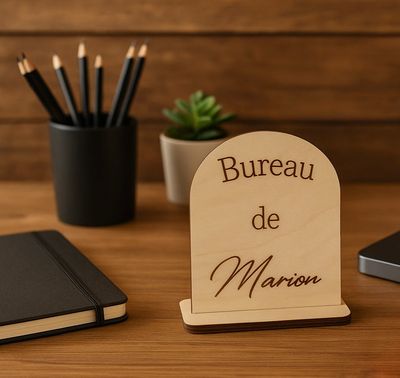 Panneau de bureau sur support