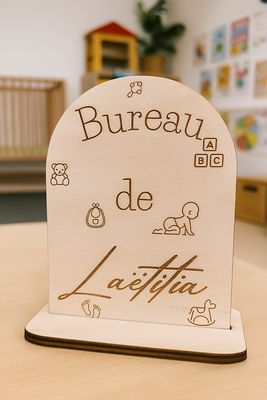 Panneau de bureau sur support