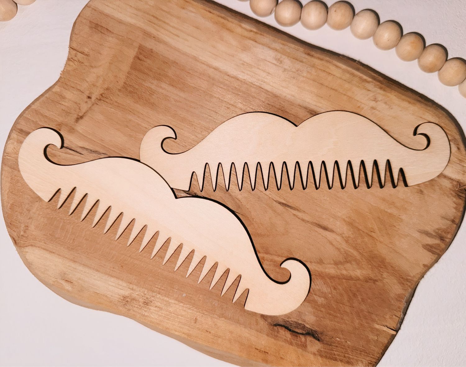 Peigne moustache