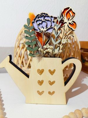 Arrosoir fleuri composition