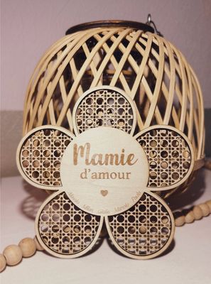 Fleur décorative personnalisée en cannage – « Mamie d’amour »