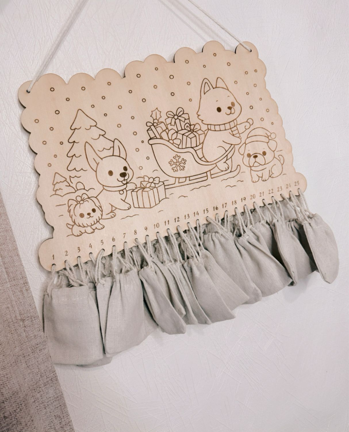 Calendrier de l'Avent en bois suspendu – Personnalisable