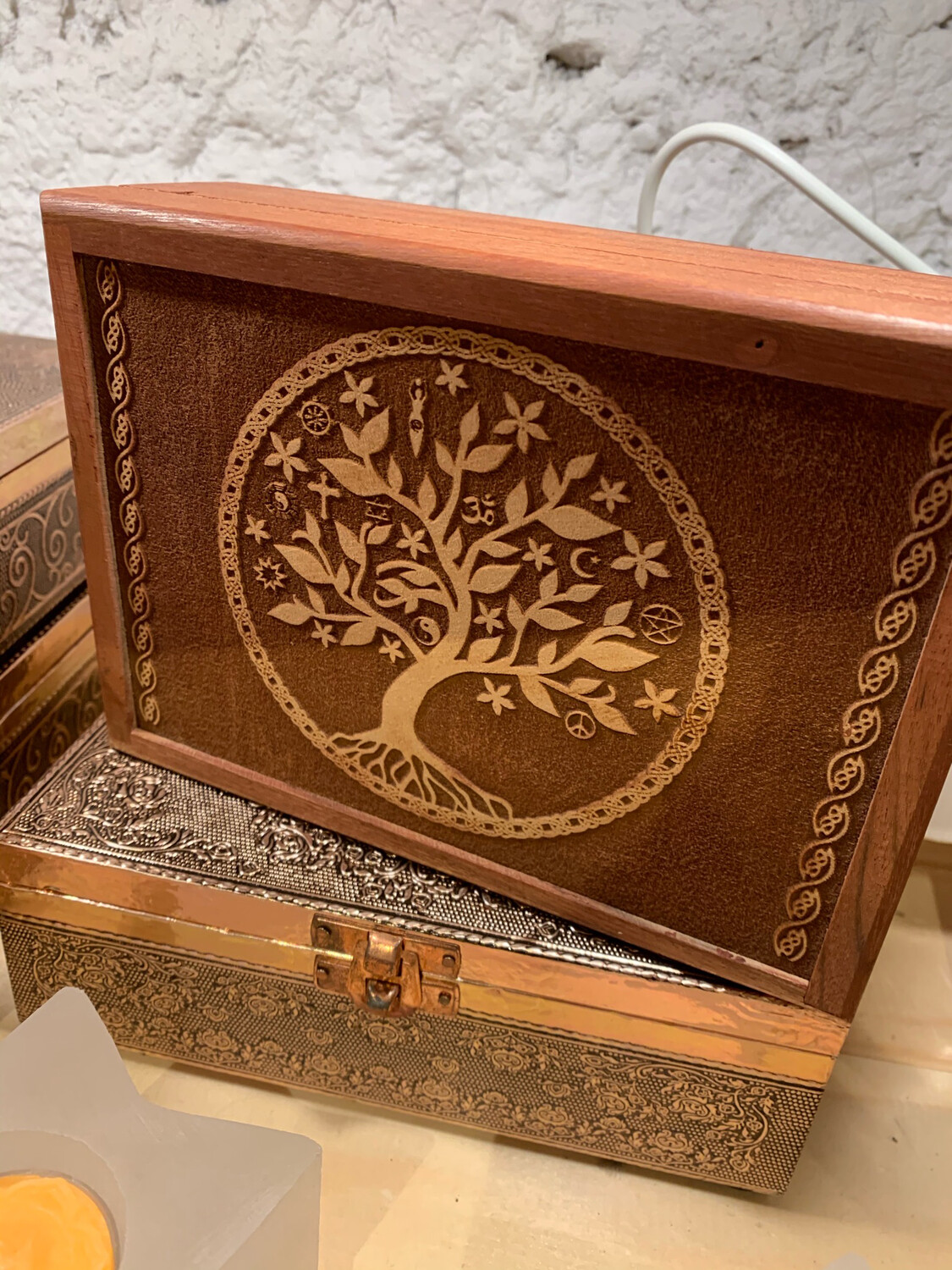 Boîte à tarot « arbre de vie » en bois avec intérieur en velours noir