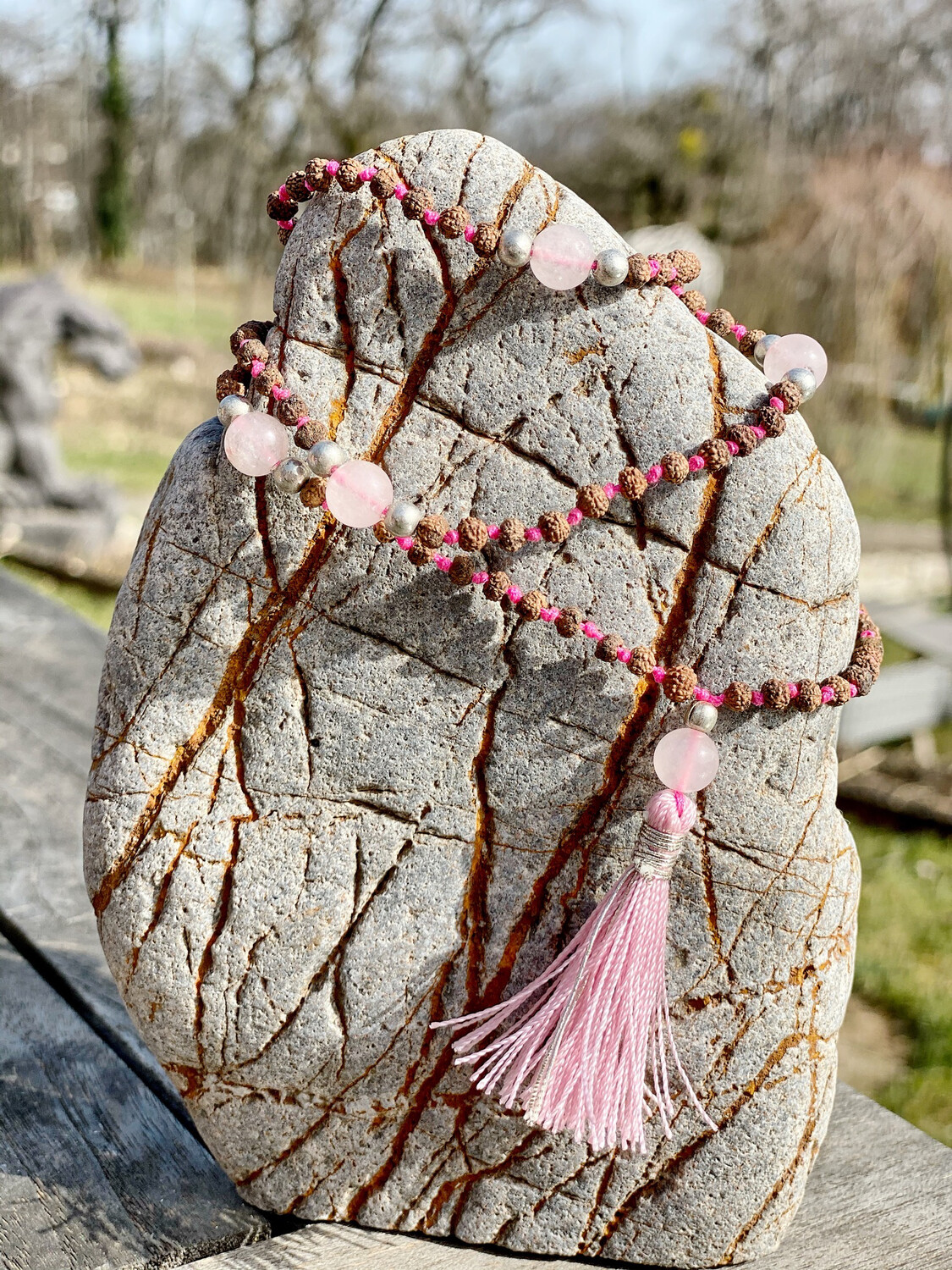 Mala avec perle de rudraksha et quartz rose