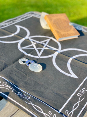 Tissu pour autel avec symbole de la Deesse