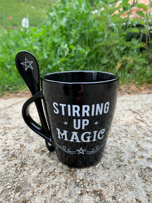 Tasse « stiring up magic » + petite cuillère
