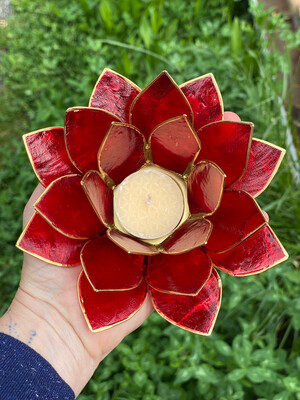 Bougeoir lotus doré rouge ancrage dans la terre sacrée
