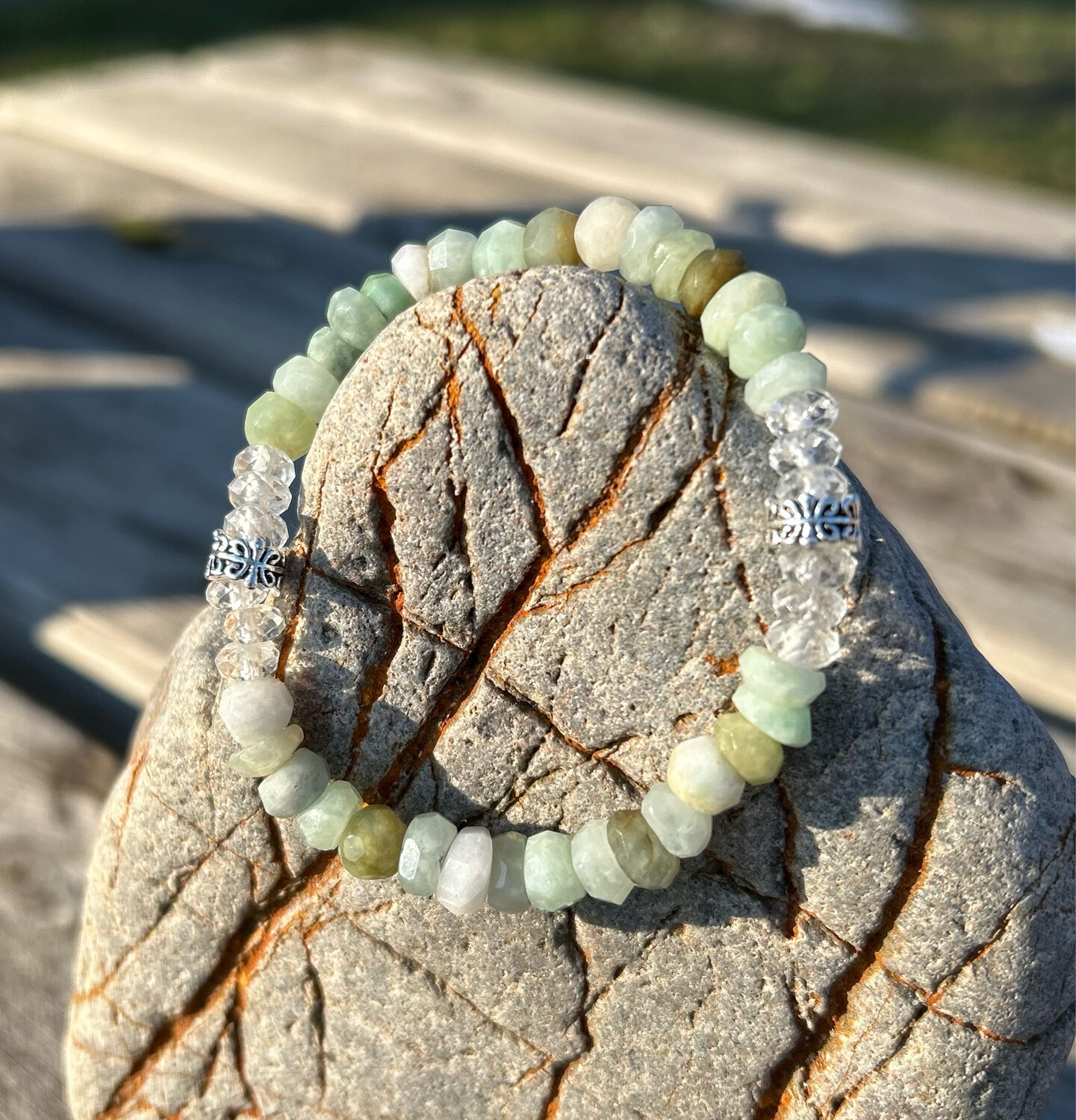 Bracelet « rester moi-même » avec aigue marine et cristal de roche facettés