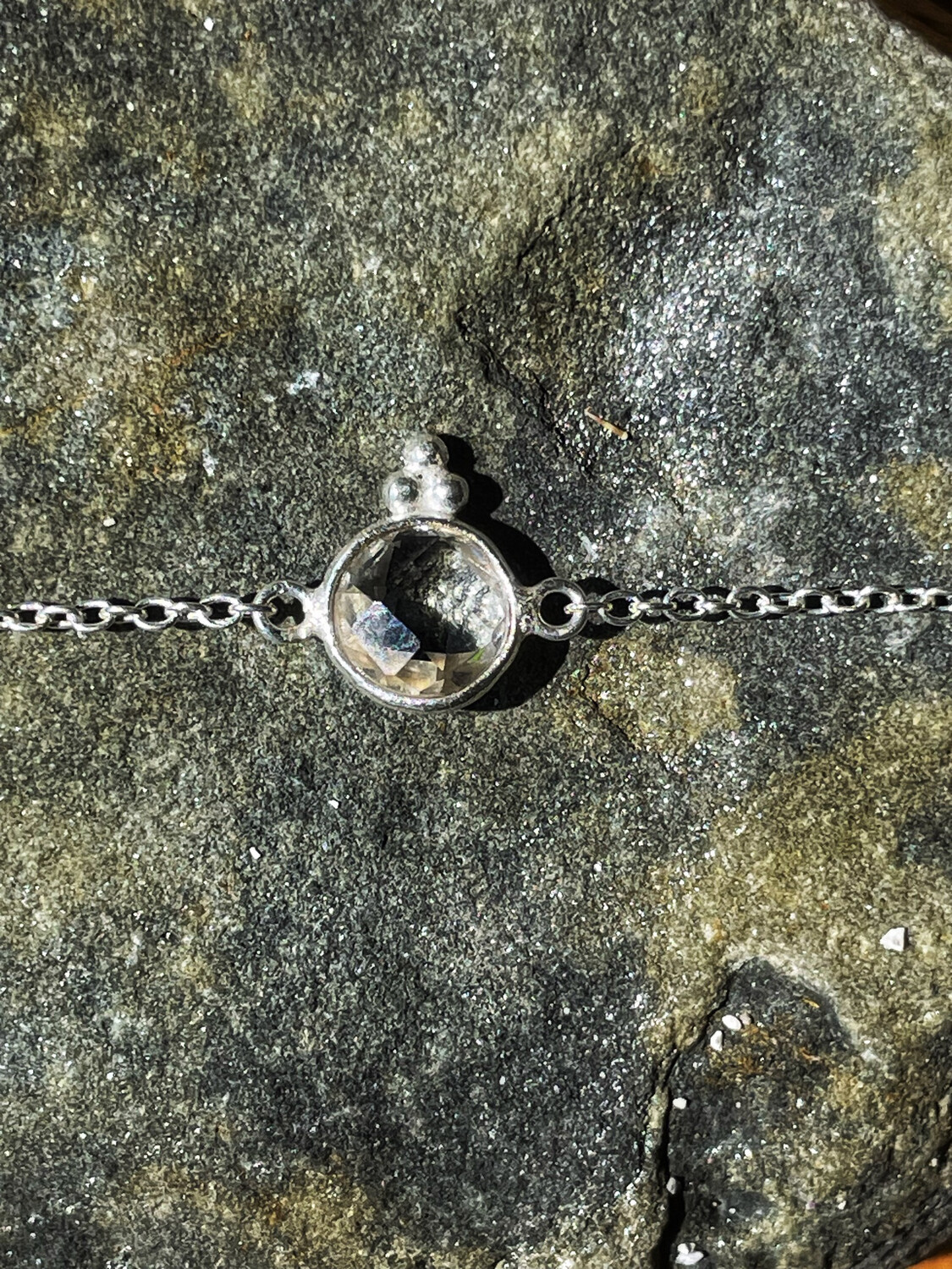 Série spéciale Orcades » bracelet en argent informé sur le site du ring of brodgar cercle de guérison avec cristal de roche no 69