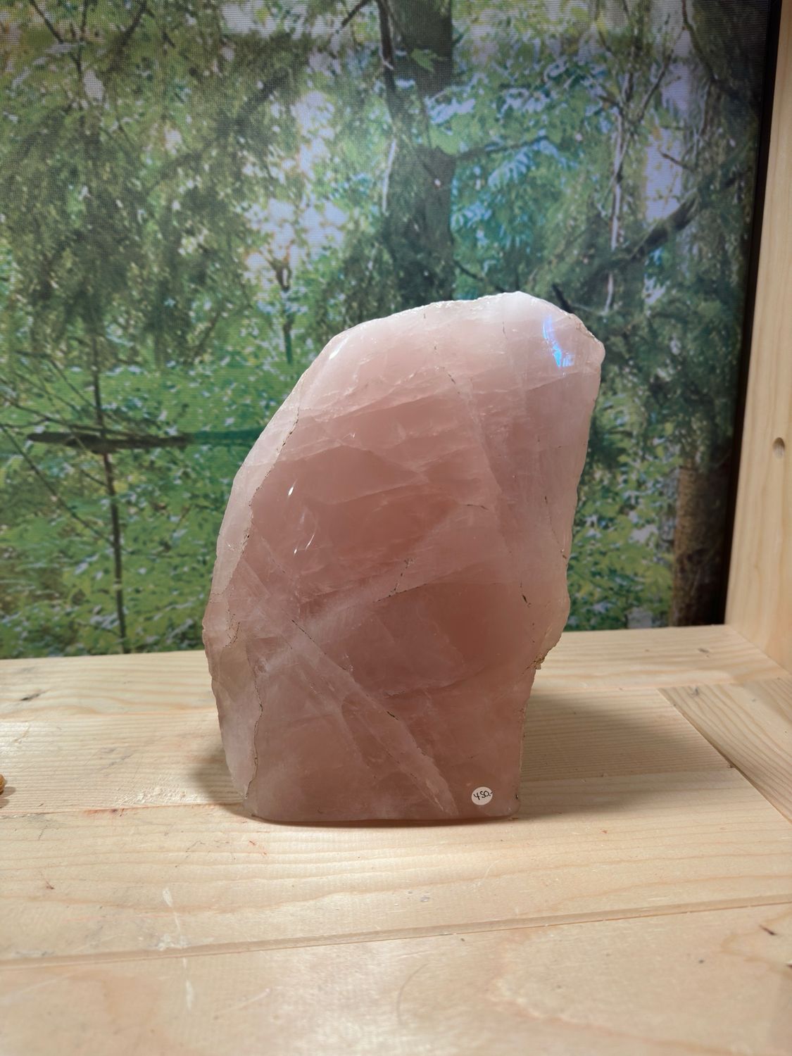 Menhir de quartz rose, une face polie