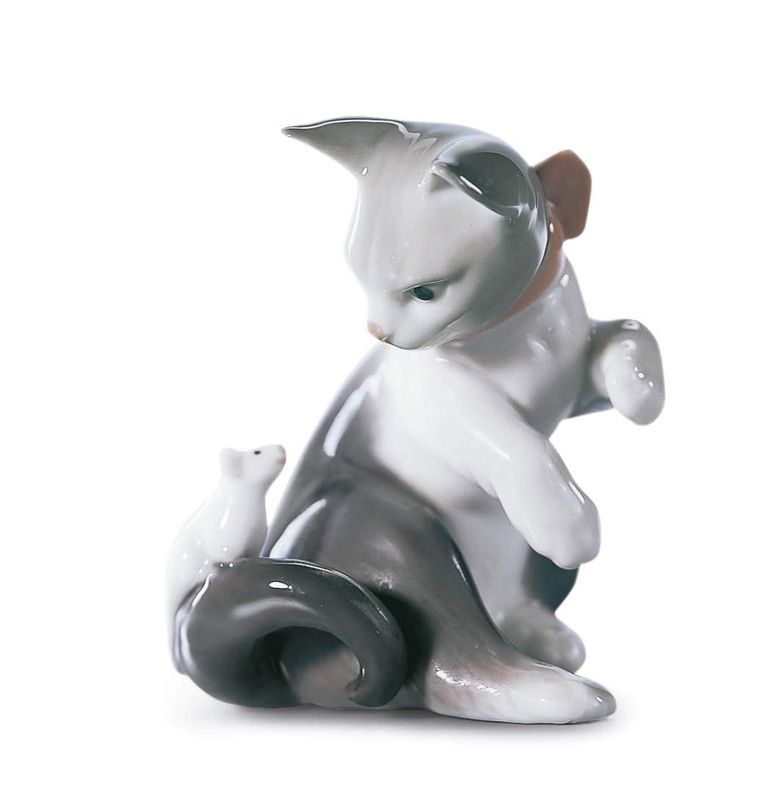 LLADRÓ Glossy Porcelain Figure Cat and Mouse in White and Gray. Decorative Kitten Porcelain Figurine.