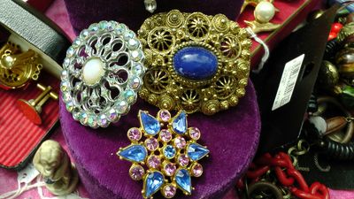 JEWELRY BROOCH AND PINS