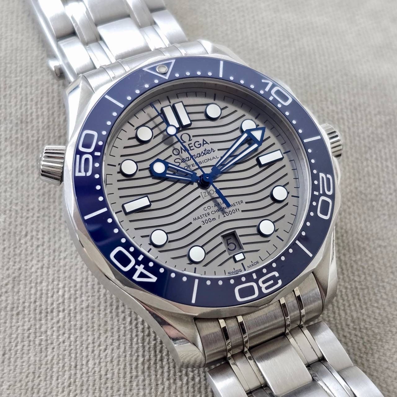 OmOmega Seamaster Diver 300m Co Axial Master