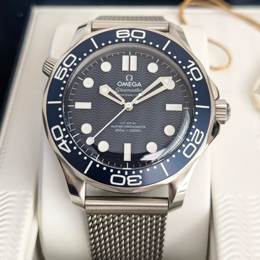 Omega Seamaster Diver 300m  James Bond 60th Anniversary Special Edition