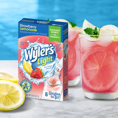 Wyler's Light Singles To Go (12 Pack), Strawberry Lemonade Water Drink Mix, 48 Total Powder Drink Mix Packets