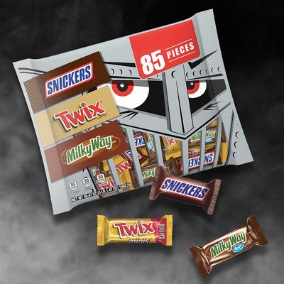 SNICKERS, TWIX &amp; MILKY WAY Chocolate Halloween Candy Bars Variety Pack - 49.47oz/85ct