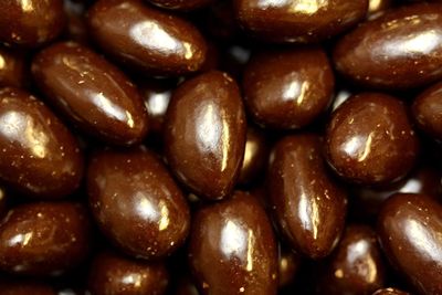 Yupik Milk Chocolate Covered Almonds, 2.2 lb, Kosher, Whole Nuts, Almonds Dipped in Fine Milk Chocolate, Crunchy & Smooth, Chocolate Candy, Classic Sweet Snacks