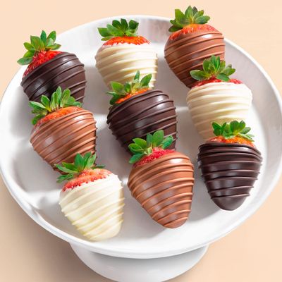 A Gift Inside 9 Berry Bites Chocolate Covered Strawberries by Love Berries (Fun Size)