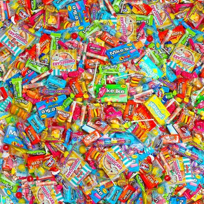 Holiday Bulk Candy - 5 Pounds - Chirstmas Parade Candy Bulk - Candy Variety Pack Individually Wrapped - Birthday Party Pinata Mix - Party Favors for Goodie Bags