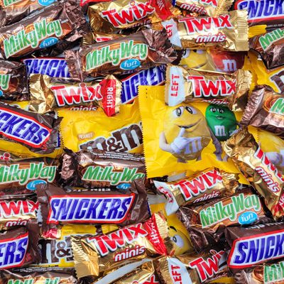 Mars Assorted Chocolate Candy Variety Pack - 5lb Bulk Chocolate Candy Assortment - Individually Wrapped Fun Size Snickers, Twix, and Milky Way Mixed Chocolates - 5 Pound Bag of Bulk Candy