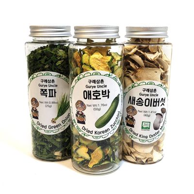 Gurye Uncle 100% Korea Natural Dehydrated Vegetable Flakes Cut &amp; Sifted in Reclosable Bottle for Soup, Ramen Topping, Stir-fries, Salad - Pack of 3 (King Oyster Mushroom, Zucchini, Green Onion)