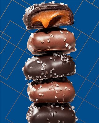 Sanders Milk Chocolate Sea Salt Caramels (32 oz Tub) - Handcrafted Small Batch Slow Cooked Caramel, Sea Salt Chocolate with Rich Indulgent Flavor, Sweet & Salty