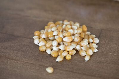 Amish Country Popcorn | 6 lb Bag | Popcorn Kernels | Small and Tender | Old Fashioned, Non-GMO and Gluten Free (6 Pound (Pack of 1), Extra Large Caramel)