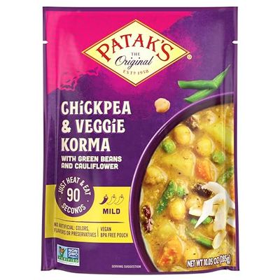 Patak&#39;s Chickpeas &amp; Veggie Korma, Flavorful, mild, and creamy curry is made with coconut, chickpeas, green beans, and a balanced melody of other veggies, Ready to Heat Vegetarian Meals (Pack of 6)