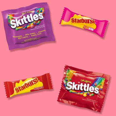 SKITTLES Original, SKITTLES Wild Berry & STARBURST Original and STARBURST FaveReds Fun Size Chewy Candy Variety Bag, Party Size, 20.13 Oz Bulk Bag