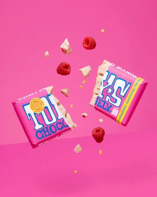 Tony's Chocolonely 28% White Chocolate Bar with Raspberry Popping Candy - Belgium Chocolate, No Artificial Flavoring, Fairtrade &amp; B Corp Certified - 6.35 Oz