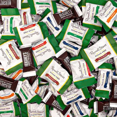 Zero Sugar Chocolate Candy Mix (Approx. 34 Pieces) - Russell Stover Assorted &amp; Hershy Zero Sugar Bar Mix
