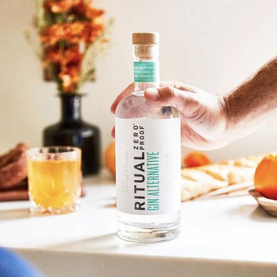 Ritual Zero Non-Alcoholic Gin Alternative with 5 Pack of Q Mixers Elderflower Tonic for your fa-vorite Alcohol-Free Mixed Drink