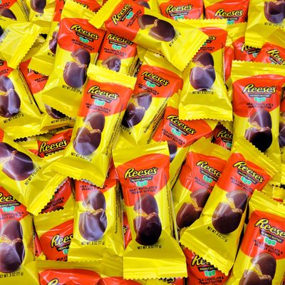 ReesesPeanut Butter Eggs Chocolate Candy - 125 Snack Size Reese Easter Eggs Candy - Bulk Easter Candy for Egg Hunt &amp; Basket Fillers - Individually Wrapped Chocolate Eggs Bulk Pack - 125 Pieces