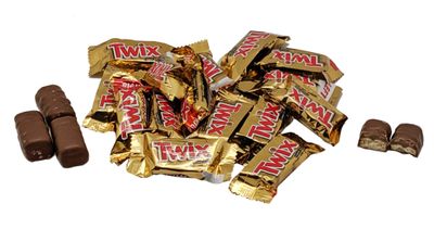 Twix Caramel Minis Fun Size Milk Chocolate Cookie Bars - 3 Lbs Treat Sized Bulk Chocolate Candy (approx. 135 pieces) - Sealed in Resealable Stand Up Pouch