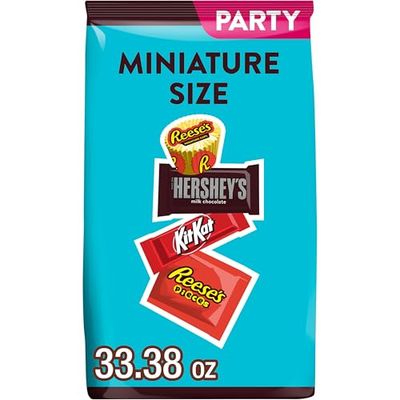 HERSHEY&#39;S, KIT KAT and REESE&#39;S Assorted Flavored, Christmas Candy Party Pack, 33.38 oz