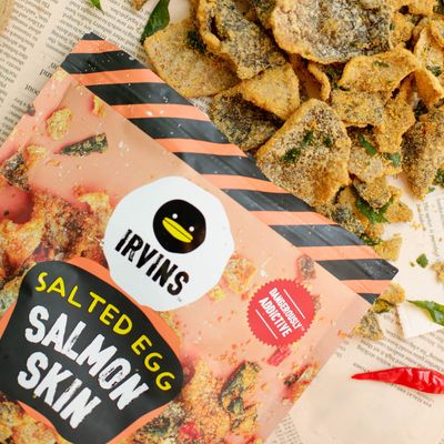 IRVINS Salted Egg Salmon Skin Chips Crisps | Premium Hand Cooked | Halal | High Protein | Keto-Friendly | 3.7 oz (Pack of 6)