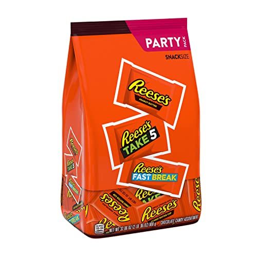 REESE&#39;S Chocolate Peanut Butter Assortment Snack Size, Individually Wrapped Candy Bulk Party Pack, 32.06 oz