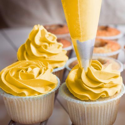 Chefmaster Lemon Yellow Liqua-Gel Food Coloring | Vibrant Color | Professional-Grade Dye for Icing, Frosting, Fondant | Baking & Decorating | Fade-Resistant | Easy-to-Use | Made in USA | 10.5 oz