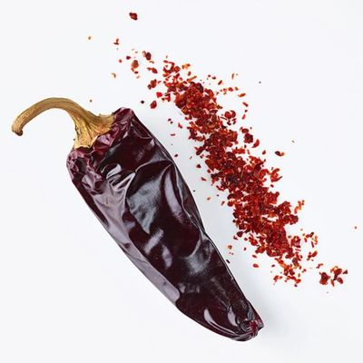 La Boite - ALEPPO CHILI, Single Origin Spice earthy, tangy, medium-heat chili - Great for seasoning and finishing grilling, roasting, beef, chicken, ribs, marinades vegetables, salads - 2.0 oz.
