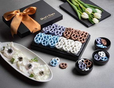 Holiday Yogurt Pretzel Gift - 4 Flavors - Christmas Gourmet Pretzels Gift Box - Assorted Flavor Chocolate Pretzels - Thank You, Birthday, Sympathy Gift, Kosher