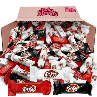 KIT KAT Miniatures Assorted Chocolate and White Creme Wafer Candy Bars in Bulk for Party Favors - Individually Wrapped Kitkat Candy Bars Fun Sharing Size Perfect for Snacking, Adults and Kids, 2lb