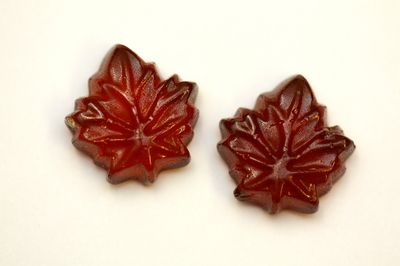 Yupik Maple Leaf Hard Candies With Pure Maple Syrup, 2.2 lb, Individually Wrapped, Made in Canada, Authentic Flavor, Sweet Candy, Delicious Snack, Ideal for Gifting