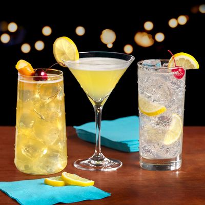 Mr &amp; Mrs T Whiskey Sour Mix, 1 L bottle (Pack of 6), Tart and Sweet Blend Flavored Cocktail Mixer, Made with Cane Sugar, Perfect for Traditional Whiskey Sour and Mocktail Drinks