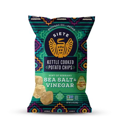 Siete Grain Free Potato Chips | Kettle Cooked | Gluten Free Chips | Vegan Snacks | Non GMO | Sea Salt &amp; Vinegar, 5.5 Ounce (Pack of 6)